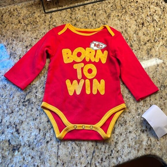 NWT Kansas City Chiefs  🏈 onesie - Picture 1 of 10